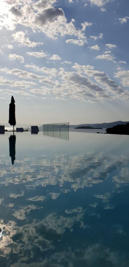 Holiday Hvar Vrbanj Exteriör bild