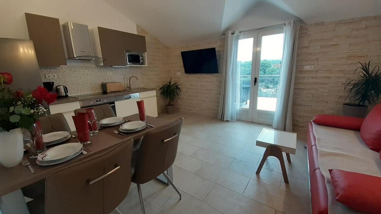 Holiday Hvar Vrbanj Exteriör bild