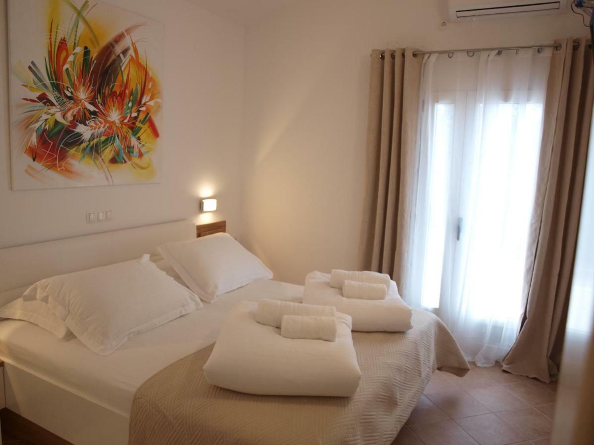 Holiday Hvar Vrbanj Exteriör bild