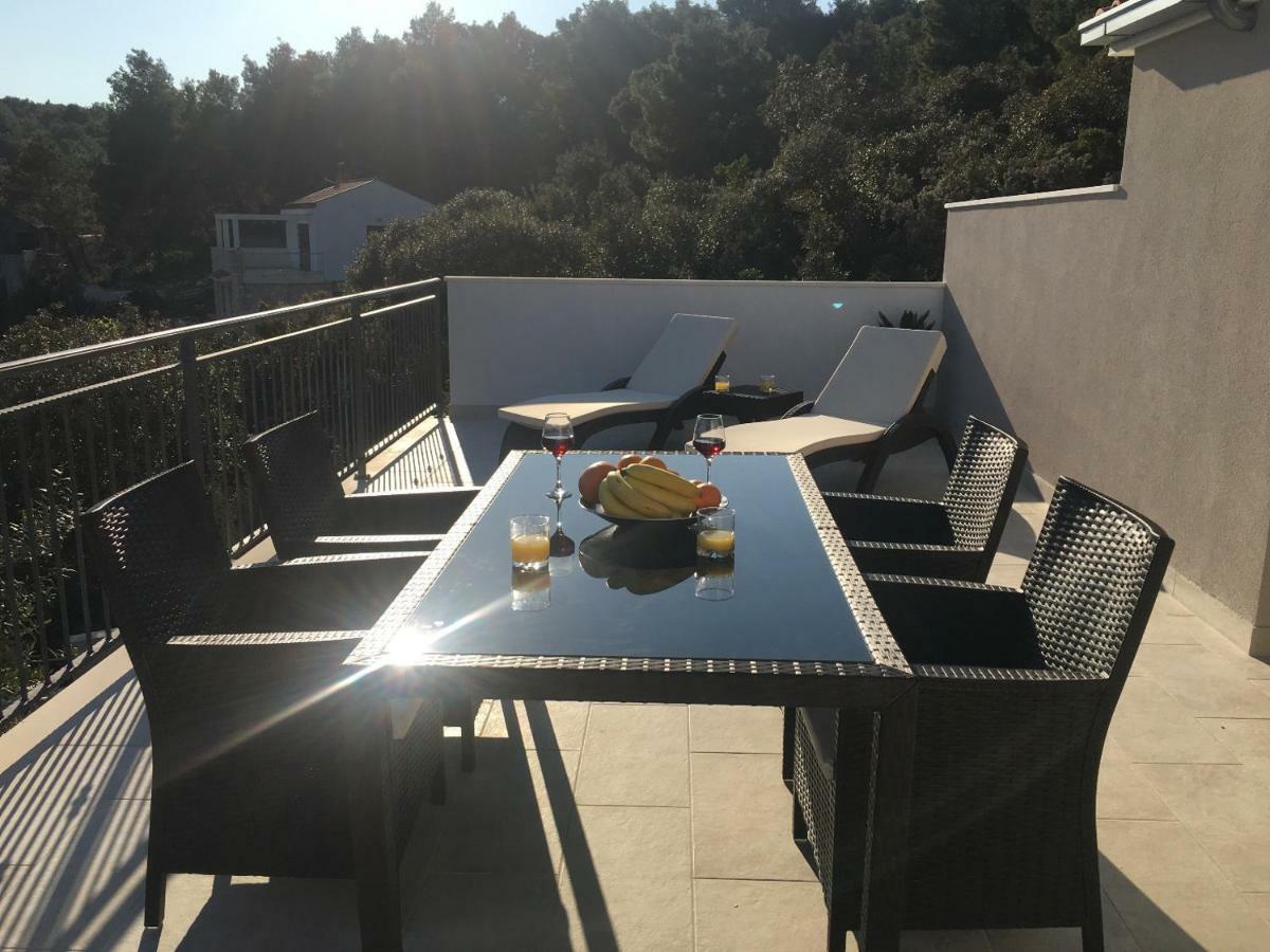 Holiday Hvar Vrbanj Exteriör bild