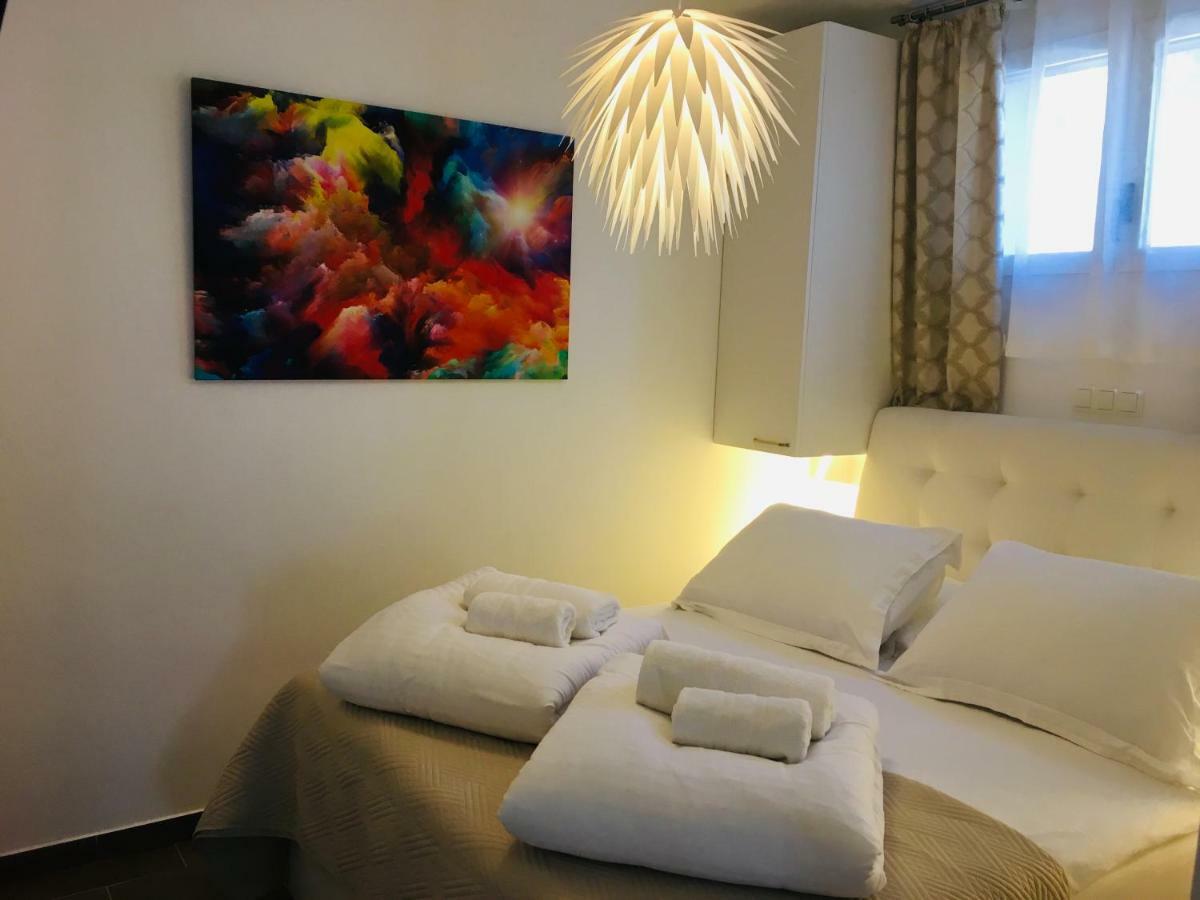 Holiday Hvar Vrbanj Exteriör bild